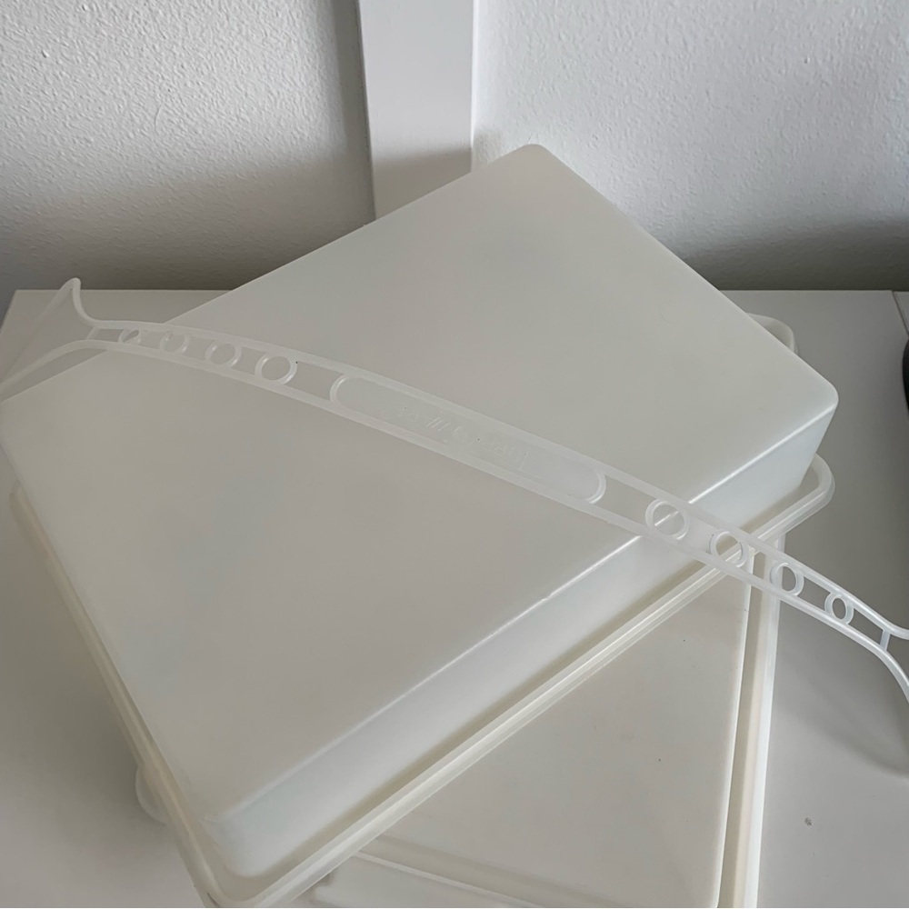 VTG TUPPERWARE Large Cake Carrier 15x11” Sheet Cupcake Handle Storage Rectangle - Picture 9 of 13